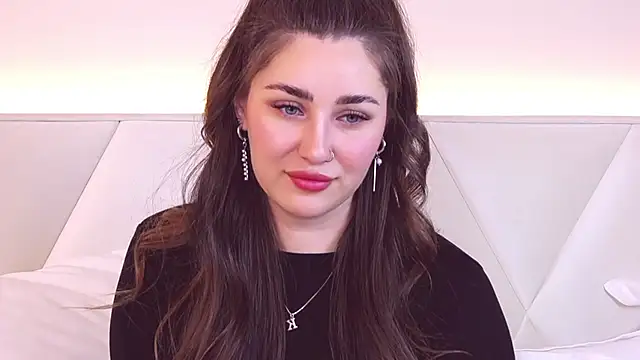 Snapshot of KiraBarlows chatting on 03/21/25, 10:06 KiraBarlows online show from 03/21/25, 10:06