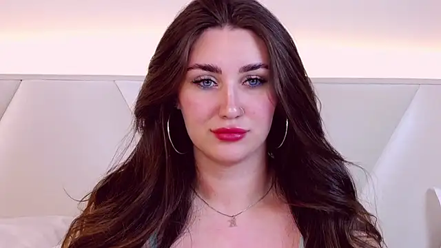 Snapshot of KiraBarlows chatting on 03/23/25, 01:31 KiraBarlows online show from 03/23/25, 01:31