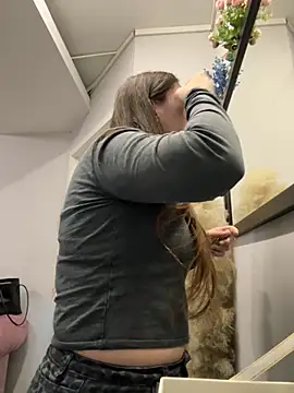 Snapshot of KiraBarlows chatting on 09/27/25, 04:39 KiraBarlows online show from 09/27/25, 04:39