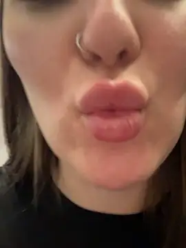 Snapshot of KiraBarlows chatting on 10/05/25, 07:17 KiraBarlows online show from 10/05/25, 07:17