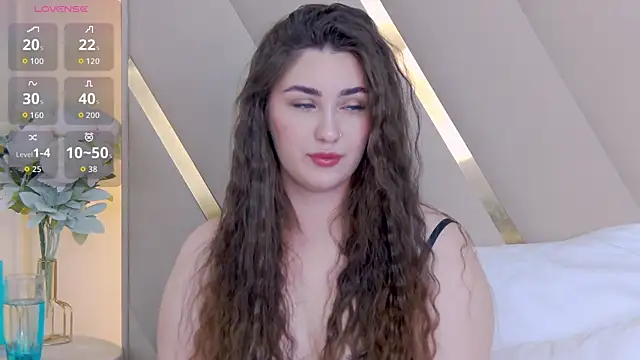 Snapshot of KiraBarlows chatting on 10/08/25, 08:39 KiraBarlows online show from 10/08/25, 08:39