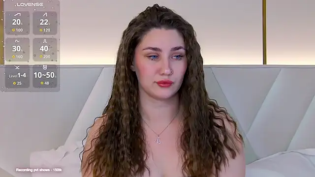 Snapshot of KiraBarlows chatting on 10/28/25, 08:55 KiraBarlows online show from 10/28/25, 08:55