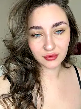 Snapshot of KiraBarlows chatting on 11/18/25, 08:24 KiraBarlows online show from 11/18/25, 08:24