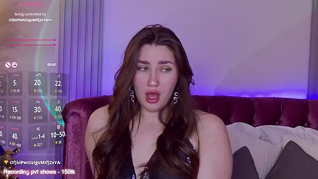 Snapshot of KiraBarlows chatting on 12/04/25, 07:17 KiraBarlows online show from 12/04/25, 07:17