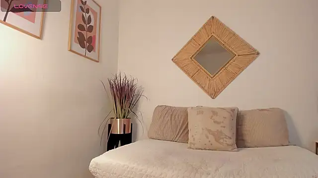 Snapshot of viviannehill_hot chatting on 07/09/26, 01:20 viviannehill hot online show from 07/09/26, 01:20