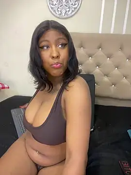 Snapshot of yelicampbell chatting on 03/17/25, 03:14 yelicampbell online show from 03/17/25, 03:14