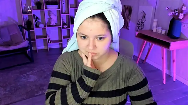 DiaAngell online show from 10/14/25, 07:14