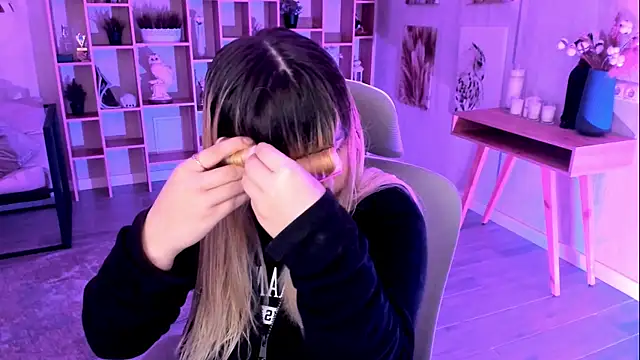 DiaAngell online show from 11/08/25, 07:45