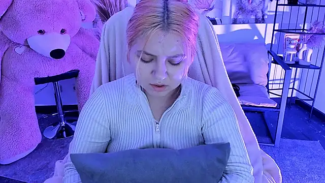 DiaAngell online show from 11/24/25, 06:51