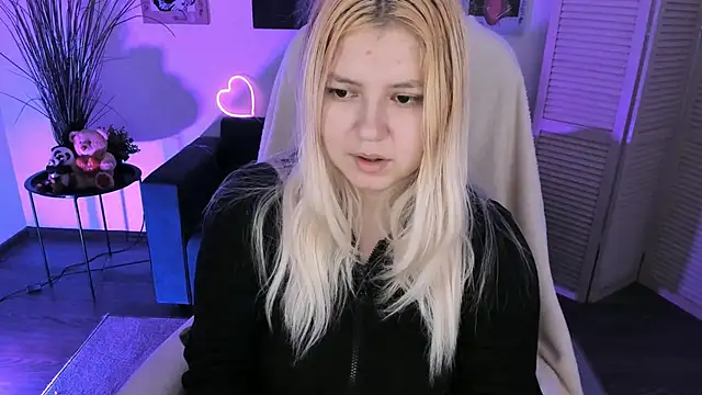 DiaAngell online show from 11/28/25, 07:49