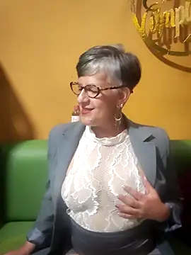 ilonna2025 online show from 03/19/26, 10:47