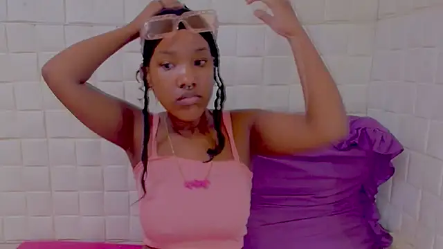 EroticSexyPrada online show from 04/14/26, 06:36