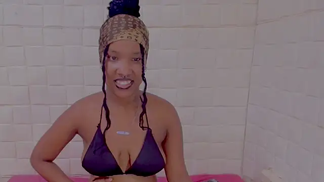 EroticSexyPrada online show from 04/15/26, 09:04