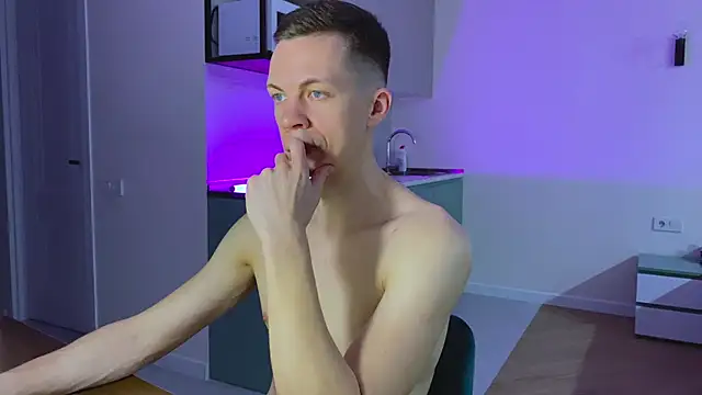 max shy online show from 03/19/25, 12:23