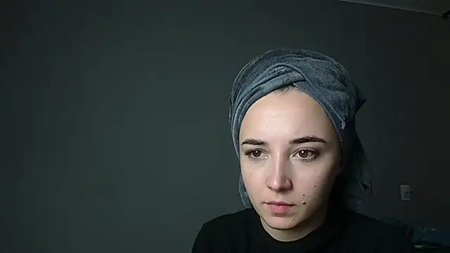 Eva Gloryy online show from 11/28/25, 12:08