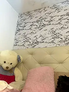 Lili  taylor online show from 09/10/25, 12:16