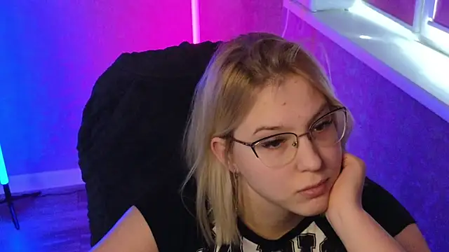 Snapshot of HotBrandyX chatting on 03/03/25, 08:05 HotBrandyX online show from 03/03/25, 08:05