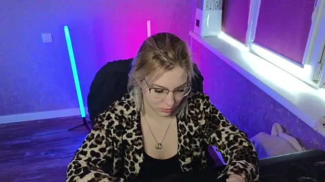 Snapshot of HotBrandyX chatting on 03/09/25, 03:43 HotBrandyX online show from 03/09/25, 03:43