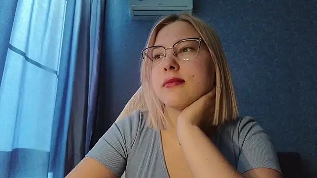 Snapshot of HotBrandyX chatting on 10/18/25, 03:09 HotBrandyX online show from 10/18/25, 03:09