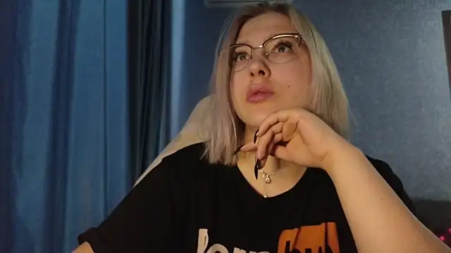 Snapshot of HotBrandyX chatting on 11/08/25, 04:45 HotBrandyX online show from 11/08/25, 04:45