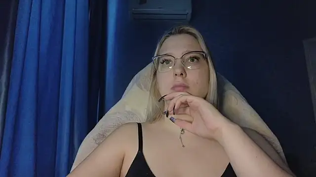 Snapshot of HotBrandyX chatting on 11/14/25, 08:46 HotBrandyX online show from 11/14/25, 08:46