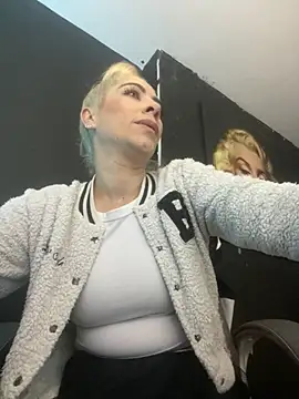 viktoria davis  online show from 10/04/25, 10:52