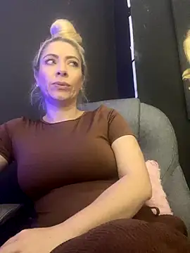 viktoria davis  online show from 11/20/25, 12:55