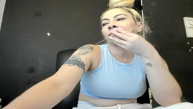 Snapshot of viktoria_davis_ chatting on 07/08/26, 12:04 viktoria davis online show from 07/08/26, 12:04
