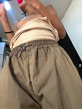 zoe storm online show from 11/07/25, 12:54