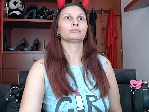 Snapshot of sachaclinford chatting on 06/12/26, 04:17 sachaclinford online show from 06/12/26, 04:17
