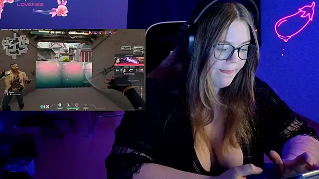 EveBaker04 online show from 12/18/25, 08:15