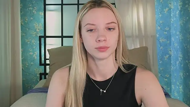 Snapshot of katt__y chatting on 11/12/25, 05:19 katt y online show from 11/12/25, 05:19