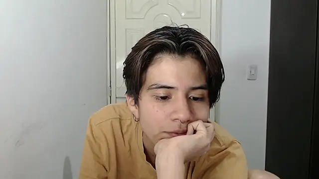 Snapshot of Dha_lia0 chatting on 01/26/25, 01:20 Dha lia0 online show from 01/26/25, 01:20