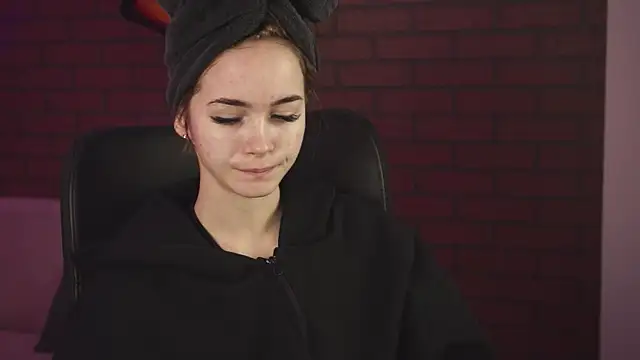 DakotaaJohnnson online show from 02/05/25, 06:13