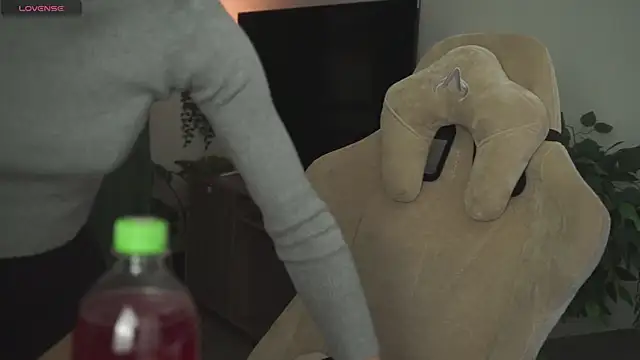 DakotaaJohnnson online show from 10/20/25, 11:54