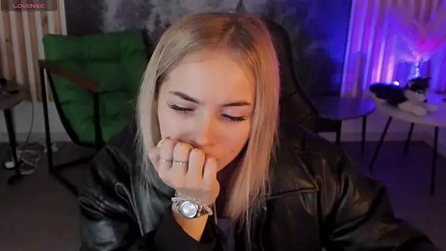 DakotaaJohnnson online show from 11/06/25, 09:10