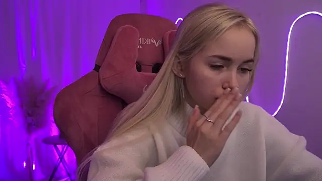 DakotaaJohnnson online show from 12/15/25, 05:55