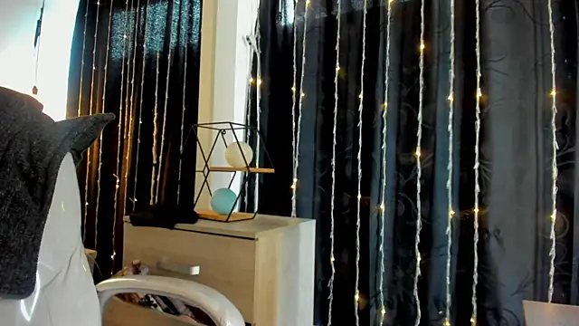 Nicole Foxx  online show from 03/12/25, 09:24