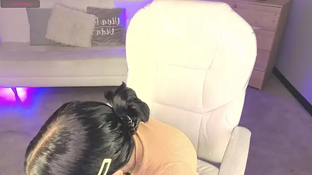 Nicole Foxx  online show from 02/13/26, 08:38