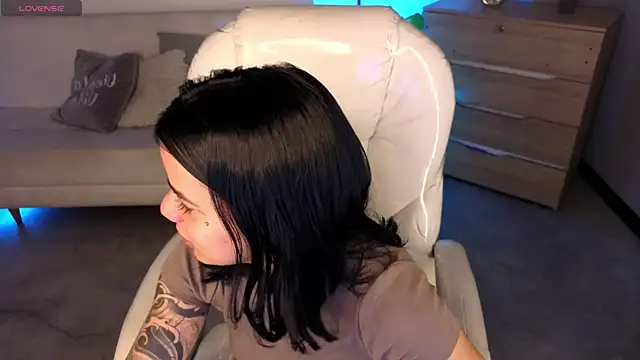 Nicole Foxx  online show from 02/20/26, 08:31