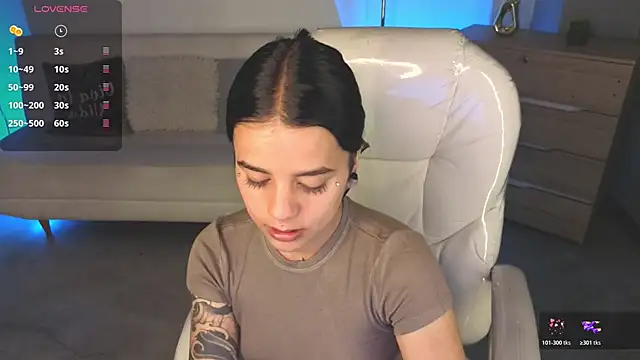 Nicole Foxx  online show from 03/05/26, 07:43