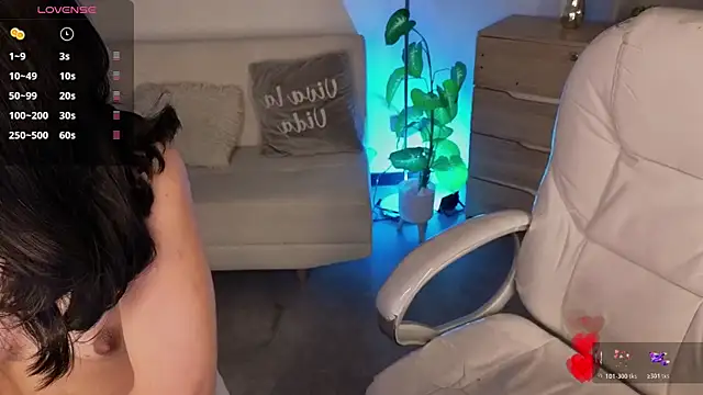 Nicole Foxx  online show from 03/16/26, 07:51