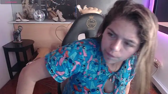 Kitten Cam online show from 10/28/25, 02:15