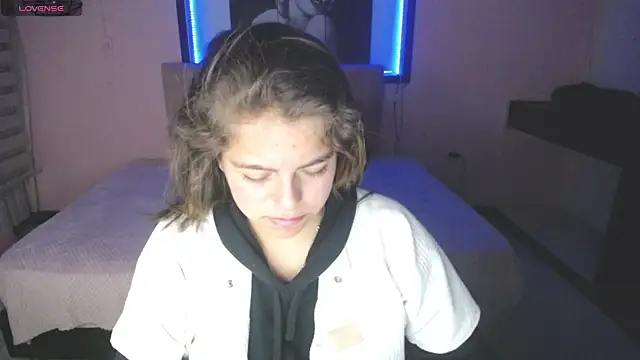 Kitten Cam online show from 11/20/25, 01:17