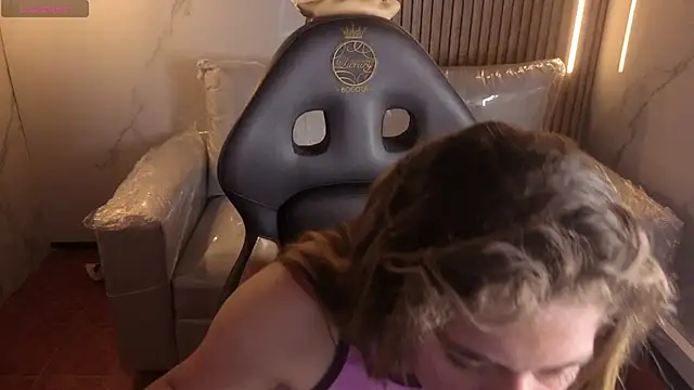 Kitten Cam online show from 12/16/25, 01:54