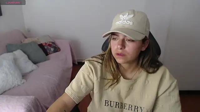 Snapshot of Kitten_Cam chatting on 12/20/25, 11:23 Kitten Cam online show from 12/20/25, 11:23