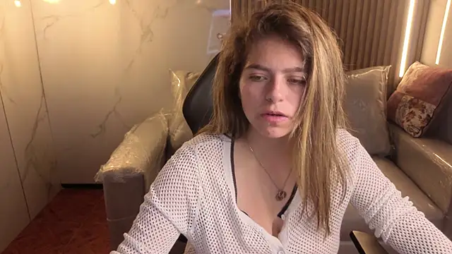 Snapshot of Kitten_Cam chatting on 01/14/26, 03:34 Kitten Cam online show from 01/14/26, 03:34