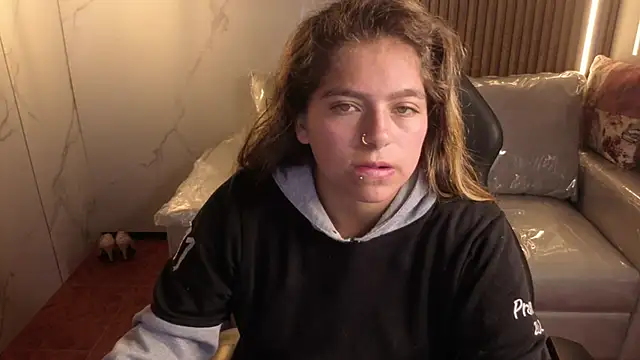 Snapshot of Kitten_Cam chatting on 01/17/26, 03:22 Kitten Cam online show from 01/17/26, 03:22