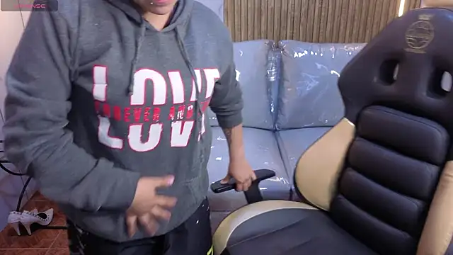 Snapshot of Kitten_Cam chatting on 02/08/26, 03:54 Kitten Cam online show from 02/08/26, 03:54