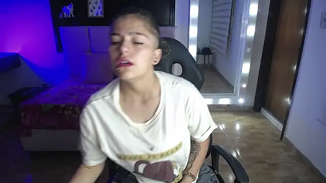 Snapshot of Kitten_Cam chatting on 02/22/26, 01:09 Kitten Cam online show from 02/22/26, 01:09